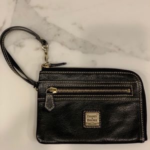 🎉PRICE DROP Dooney & Bourke Pebbled Leather Wristlet